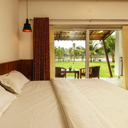 Backwater Brook Kumarakom Extérieur photo