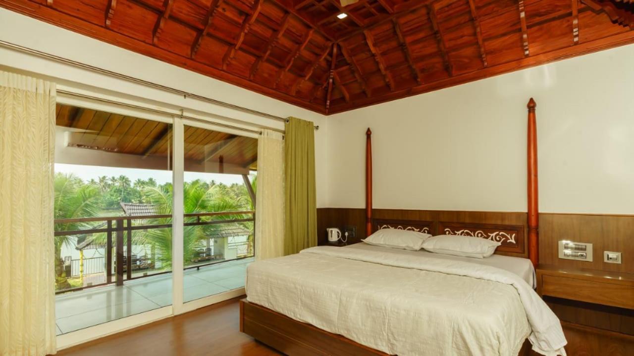 Backwater Brook Kumarakom Extérieur photo