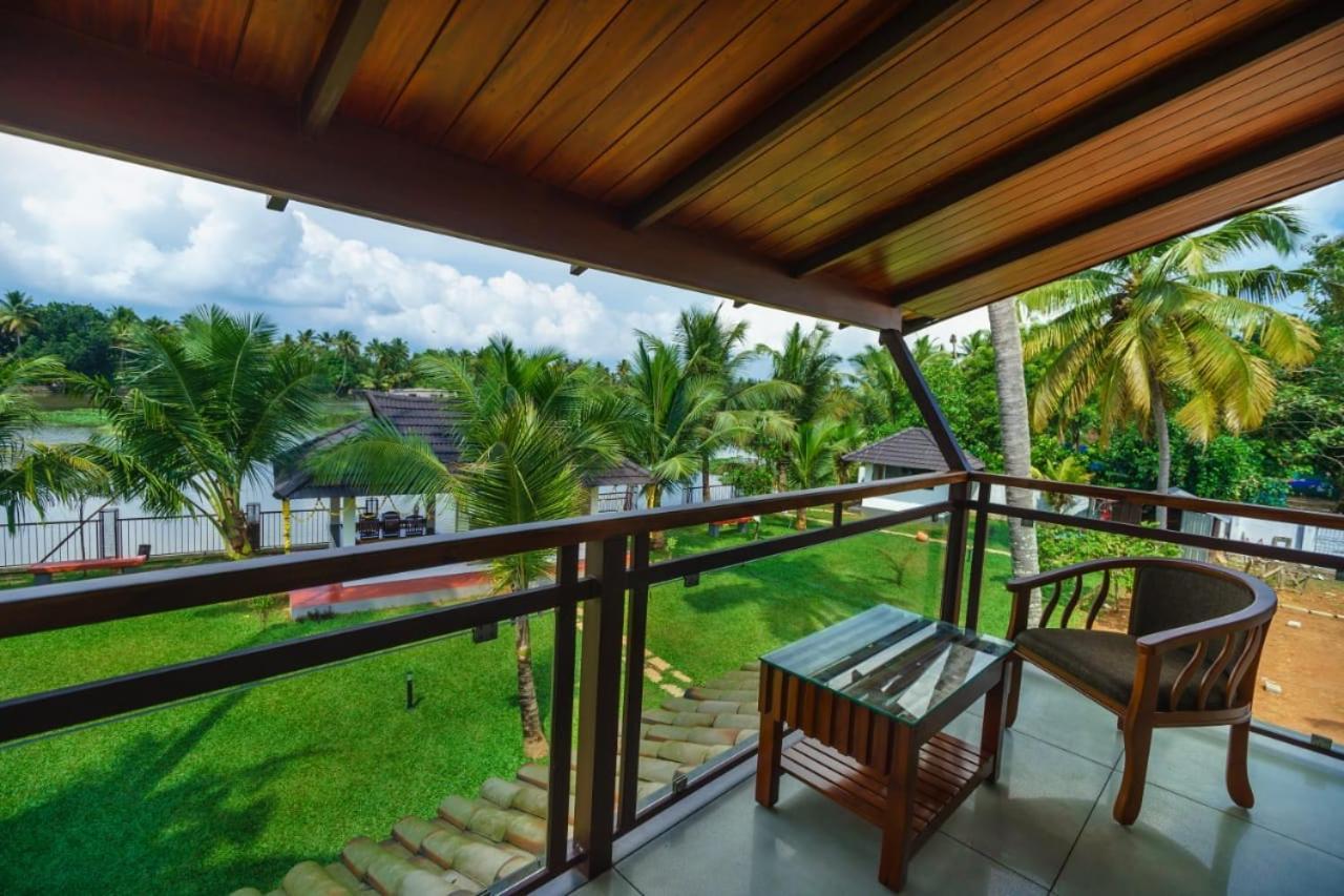 Backwater Brook Kumarakom Extérieur photo